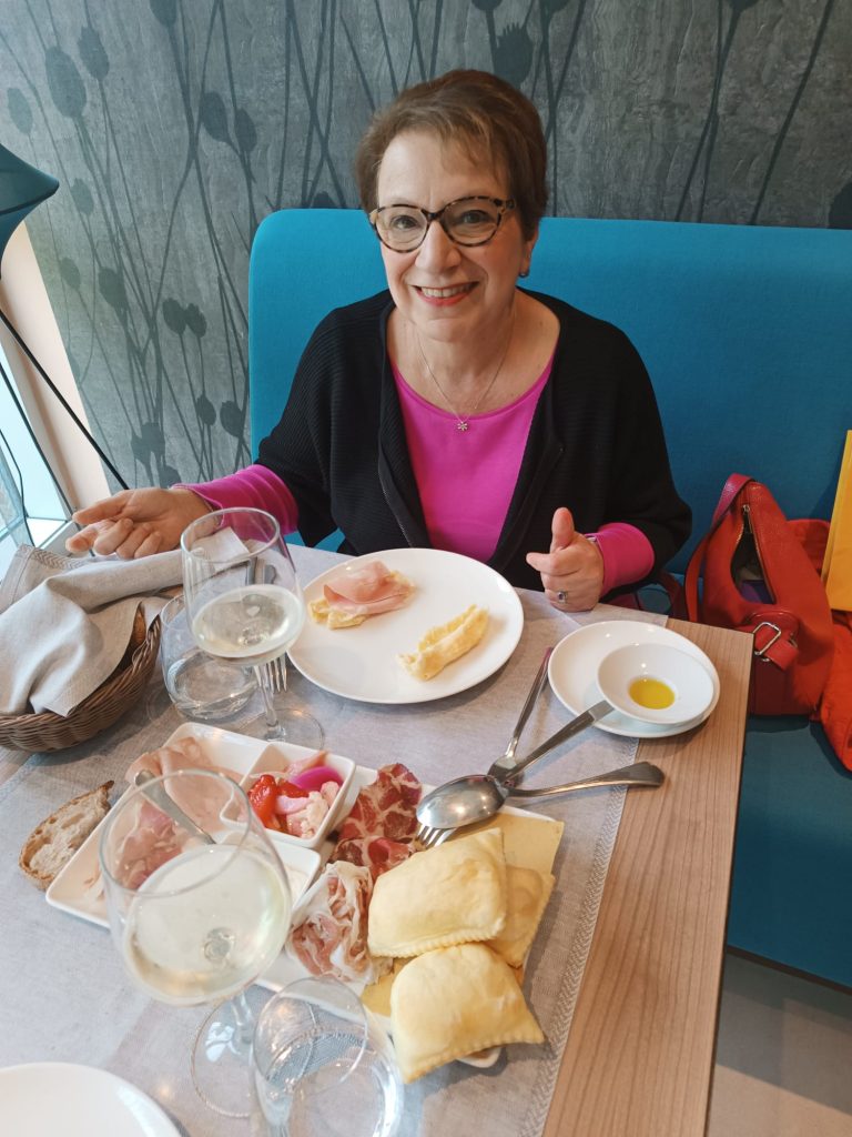 Chiara Forlani con il suo premio, un percorso di degustazione per due persone